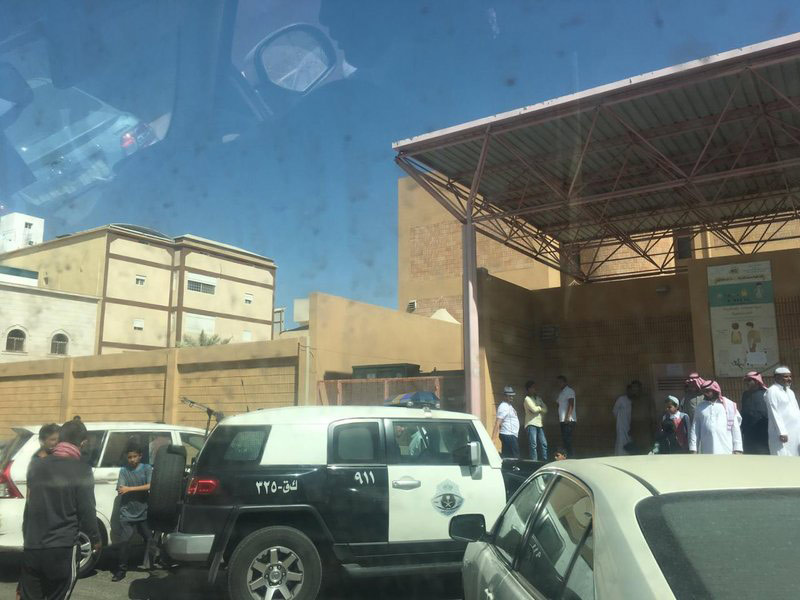 رجل يتعرى ويقتحم مدرسة للبنات في مكة المكرمة!